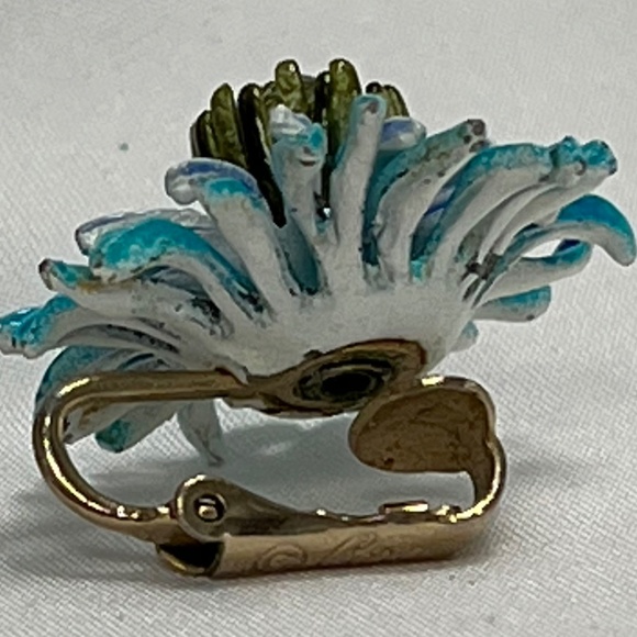Coro Craft Chrysanthemum Blue Flower Brooch, and Clip Earrings - Picture 9 of 10